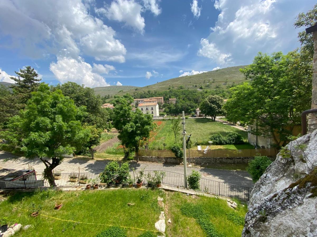 Dimora Di Nonno Livio Apartment Santo Stefano Di Sessanio Exterior foto